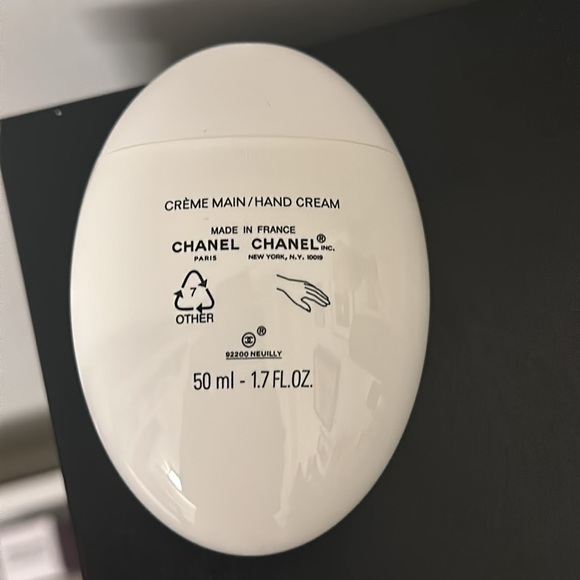 Chanel LA CRÈME MAIN TEXTURE RICHE Hand & Nail Cream - Picture 2 of 2